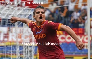 Lamela esulta dopo il gol