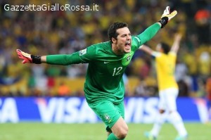 Julio Cesar esulta per la conquista della Confederations Cup