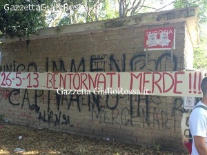 Striscione contro la squadra