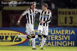 Nico Lopez festeggia il gol con Pereyra