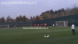 Trigoria, Garcia prova i calci piazzati