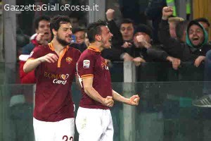 Florenzi e Destro esultano sotto la Sud