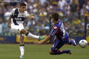 Leandro Paredes con la maglia bianca del Boca