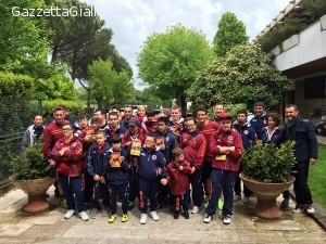 Totti e Britti con i ragazzi del progetto "Diamo un calcio alla disabilità"