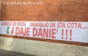 Striscione per De Rossi