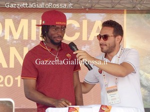 Ritiro As Roma Austria Gervinho Autografi 2