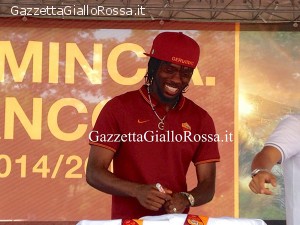 Ritiro As Roma Austria Gervinho Autografi