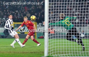 Riise in gol contro la Juventus