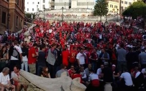 I tifosi del Bayern invadono Piazza di Spagna
