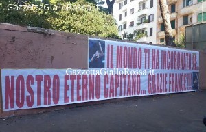 Striscione Totti