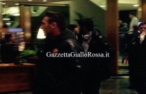 Totti all'uscita dall'hotel