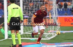 Totti esulta