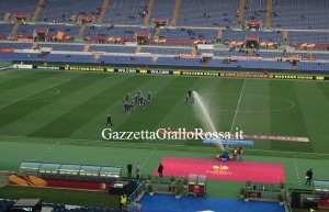 I giocatori del Feyenoord effettuano il sopralluogo sul campo