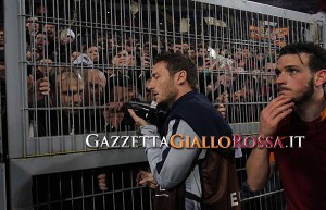 Roma-Fiorentina Totti parla con i tifosi 2