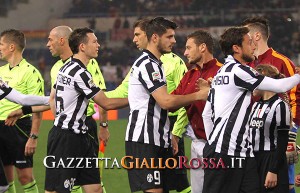 Roma-Juventus strette di mano