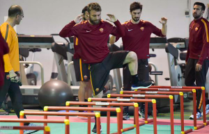 Trigoria gruppo in palestra (Foto As Roma)