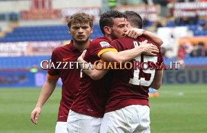 Roma-Napoli abbraccio Florenzi-Pjanic