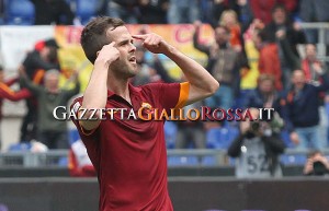 Roma-Napoli esultanza Pjanic