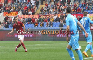 Roma-Napoli tiro Pjanic