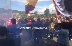 Tifosi a Trigoria