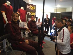 Florenzi e Strootman al Rebel Sport di Melbourne (foto asroma.it) 