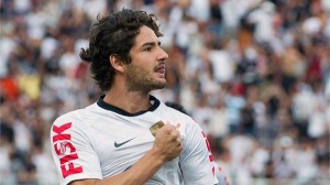 Alexandre Pato con la maglia del Corinthians 