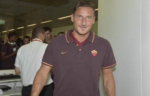 Totti a Fiumicino (foto asroma.it)