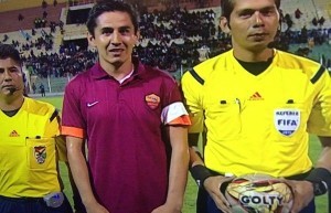 I giocatori boliviani con la maglia falsa della Roma