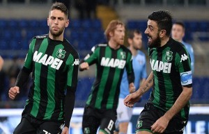 Berardi festeggiato da Magnanelli dopo lo 0-1