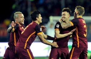 El Shaarawy festeggiato dai compagni