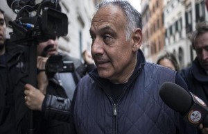 Il presidente della Roma James Pallotta a Piazza del Popolo. Il n.1 giallorosso e' sbarcato all'aeroporto di Ciampino da Boston con un volo privato assieme al braccio destro Alex Zecca e presto avra' un faccia a faccia con Francesco Totti. Roma, 29 febbraio 2016. ANSA/ MASSIMO PERCOSSI