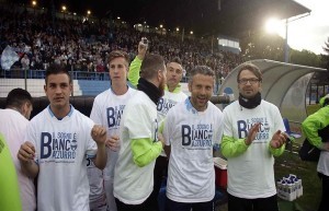 Jacopo Ferri (primo da sinistra) festeggia la promozione in B della Spal