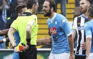 Higuain schiuma rabbia con Irrati dopo il rosso