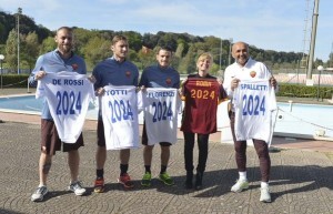 De Rossi, Totti, Florenzi e Spalletti con Diana Bianchedi (foto asroma.com) 