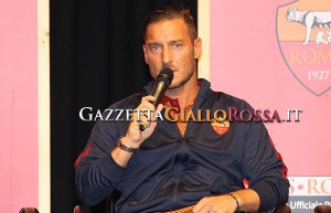 Incontro con i bambini Roma paladolomiti Totti