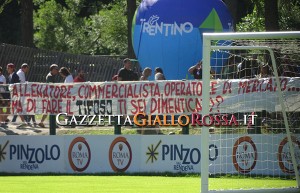 Striscione ritiro pinzolo as roma