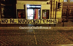 Striscione No al nuovo stemma