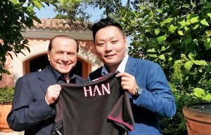 Berlusconi con il rappresentante della cordata cinese Han