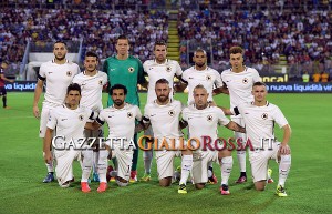 CAGLIARI, ITALY - AUGUST 28:  The AS Roma line up before the Serie A match between Cagliari Calcio and AS Roma at Stadio Sant'Elia on August 28, 2016 in Cagliari, Italy.  (Photo by Luciano Rossi/AS Roma via Getty Images)