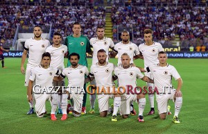 CAGLIARI, ITALY - AUGUST 28: The AS Roma line up before the Serie A match between Cagliari Calcio and AS Roma at Stadio Sant'Elia on August 28, 2016 in Cagliari, Italy. (Photo by Luciano Rossi/AS Roma via Getty Images)