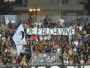 Striscione del Latina