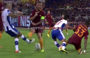 ROMA-PORTO De Rossi Palmieri fallo espulsione