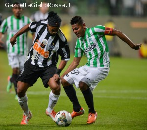 Mejia contrasta Ronaldinho in Copa Libertadores