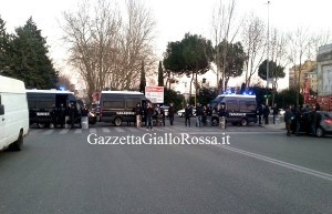La Polizia disposta a Ponte Duca d'Aosta