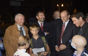 Piero Angela, Ignazio Marino, Baldissoni e Garcia con i bambini