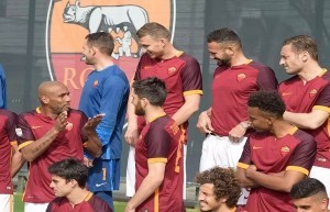 Uno scatto delle foto di gruppo (asroma.com)